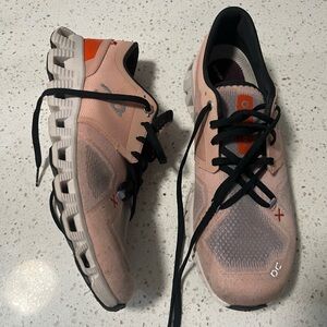 On Cloud Running Shoes 9.5